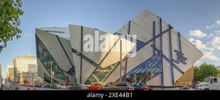 Toronto, Ontario, Kanada. Juni 2024. Royal Ontario Museum, ein Museum für Kunst, Weltkultur und Naturgeschichte in Toronto. Stockfoto