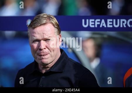 Berlin, Deutschland. Juni 2024. Ronald Koeman aus den Niederlanden reagiert vor dem Gruppenspiel der UEFA Euro 2024 zwischen den Niederlanden und Österreich am 25. Juni 2024 in Berlin. Quelle: Pan Yulong/Xinhua/Alamy Live News Stockfoto