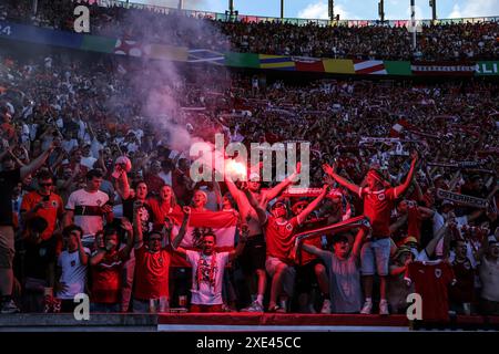 Berlin, Deutschland. Juni 2024. Die Fans Österreichs feiern den Sieg nach dem Gruppenspiel der UEFA Euro 2024 zwischen den Niederlanden und Österreich in Berlin, Deutschland, am 25. Juni 2024. Quelle: Pan Yulong/Xinhua/Alamy Live News Stockfoto