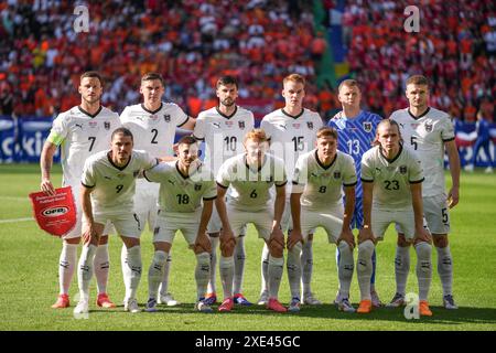 Berlin, Deutschland. Juni 2024. Spieler aus Österreich treten vor dem Spiel der UEFA Euro 2024 Gruppe D zwischen den Niederlanden und Österreich am 25. Juni 2024 in Berlin an. Quelle: Peng Ziyang/Xinhua/Alamy Live News Stockfoto