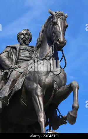 Gyula Andrassy Reiterstatue vor dem Parlament in Budapest, Ungarn Stockfoto