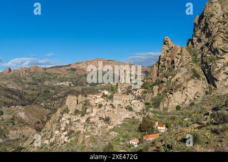 Blick auf die Geisterstadt Pentedattilo Aspromonte in Kalabrien Stockfoto