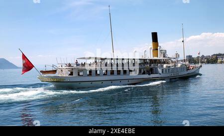 Paddeldampfer auf dem Genfer See Stockfoto