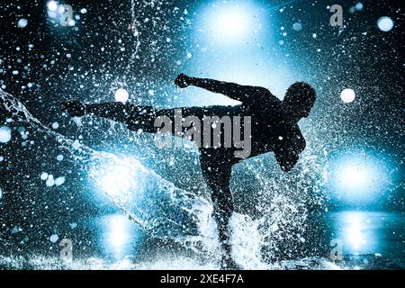 Junger Mann tanzen Stockfoto