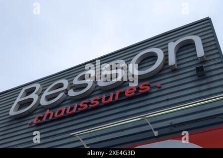 Bordeaux , Frankreich - 06 26 2024 : Besson chaussures Logo Zeichen und Text Marke Handelskette Fassadenladen in Frankreich verkaufen Schuhe Stockfoto