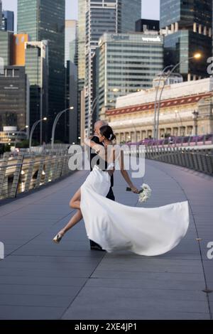 Singapur 21. juni 2024: Hochzeitstanz der Braut und des Bräutigams. Stockfoto