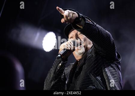 Italienischer Sänger Musikkonzert - Vasco Rossi - Live Vasco Rossi Bari Stadio San Nicola Italien Copyright: XIolandaxPompilio/TSCKx/xLiveMediax LPM 1419230 Stockfoto