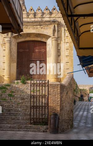 Zugang zu den Mauern Bab R'mel neben Bab Souk Stockfoto