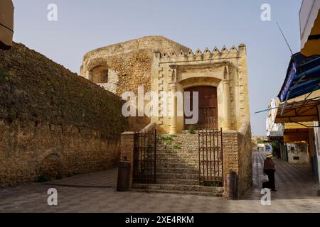 Zugang zu den Mauern Bab R'mel neben Bab Souk Stockfoto