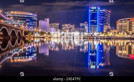 Abendliche Skyline-Szenen in tempe arizona Stockfoto