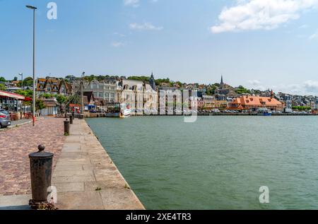 Eindruck von Trouville-sur-Mer, einer Stadt im Departement Calvados in der Normandie im Nordwesten Frankreichs Stockfoto