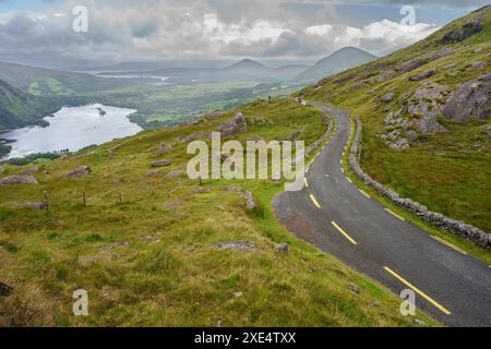 Healy Pass und Glanmore Lake (R574) auf der Halbinsel Beara Stockfoto