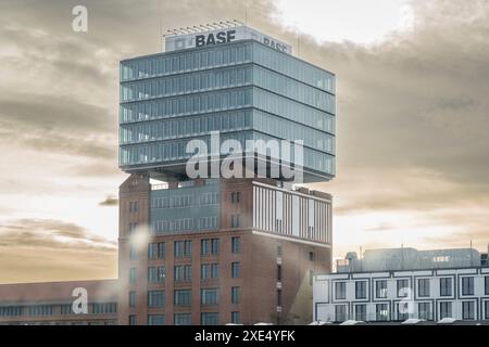 Bürogebäude der BASF Services Europe GmbH im Raum Friedrichshain Stockfoto