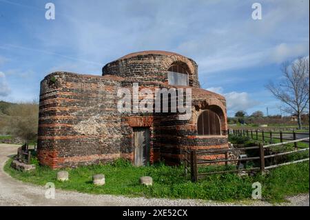 11. Januar 2023: Italien, Sardinien, Sassari, Siligo, die byzantinische Kirche der VII. - IX. N. Chr. unserer Lieben Frau von Mesumundu, die Santa Maria di Bubal gewidmet ist Stockfoto