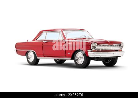 Izmir, Türkei - 4. Juni 2024: Linke Vorderansicht eines Spielzeugautos Chevrolet Nova SS 1970 auf weißem Hintergrund Stockfoto