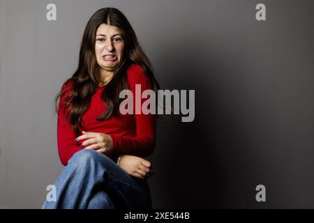 Maedchen, 13 Jahre alt, zeigt ihr Emotionen, Bonn, 04.10.2023. Bonn Deutschland *** Mädchen, 13 Jahre alt, zeigt ihre Emotionen, Bonn, 04 10 2023 Bonn Keim Stockfoto