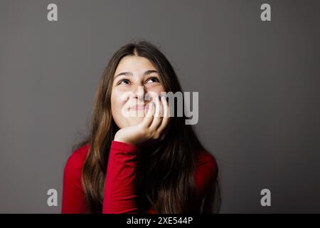 Maedchen, 13 Jahre alt, zeigt ihr Emotionen, Bonn, 04.10.2023. Bonn Deutschland *** Mädchen, 13 Jahre alt, zeigt ihre Emotionen, Bonn, 04 10 2023 Bonn Keim Stockfoto