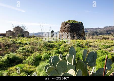 16. Januar 2024 Italien, Sardinien, Oristano, Fordongianus, Casa Aragonese, Beispiel für sardische Architektur mit spanischen Einflüssen campidano Kirche für Stockfoto