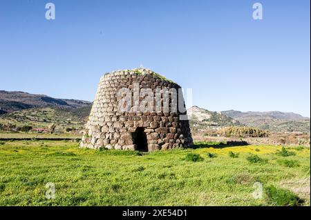 16. Januar 2024 Italien, Sardinien, Oristano, Fordongianus, Casa Aragonese, Beispiel für sardische Architektur mit spanischen Einflüssen campidano Kirche für Stockfoto