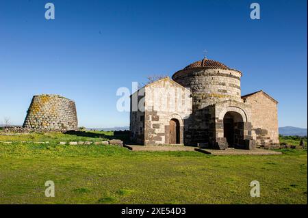 16. Januar 2024 Italien, Sardinien, Oristano, Fordongianus, Casa Aragonese, Beispiel für sardische Architektur mit spanischen Einflüssen campidano Kirche für Stockfoto