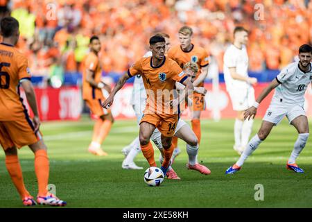 Berlin, Deutschland. Juni 2024. Tijjjani Reijnders (14) aus den Niederlanden beim Spiel der UEFA Euro 2024 in der Gruppe D zwischen den Niederlanden und Österreich im Olympiastadion in Berlin. Quelle: Gonzales Photo/Alamy Live News Stockfoto