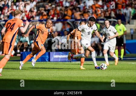 Berlin, Deutschland. Juni 2024. Florian Grillitsch (10) aus Österreich war beim Spiel der UEFA Euro 2024 in der Gruppe D zwischen den Niederlanden und Österreich im Olympiastadion in Berlin zu sehen. Quelle: Gonzales Photo/Alamy Live News Stockfoto