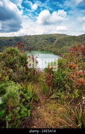 Der Guatavita-See (Laguna Guatavita) liegt in den kolumbianischen Anden. Département Cundinamarca von Kolumbien Stockfoto