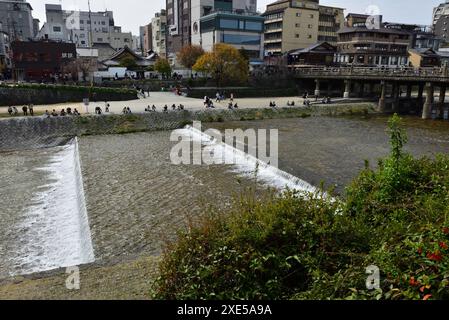 Kyoto/Sanjo Brücke und Kamo Fluss Stockfoto