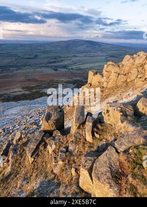 Der Titterstone Clee Hill, der dritthöchste Hügel in der Grafschaft Shropshire, England, Großbritannien. Stockfoto