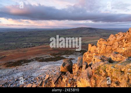 Der Titterstone Clee Hill, der dritthöchste Hügel in der Grafschaft Shropshire, England, Großbritannien. Stockfoto