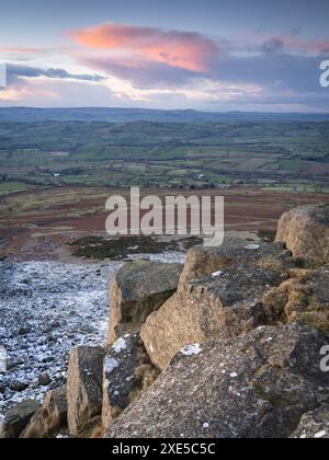 Der Titterstone Clee Hill, der dritthöchste Hügel in der Grafschaft Shropshire, England, Großbritannien. Stockfoto