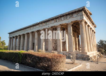 Ruinen des Tempels des Hephaistos im antiken Agora in Athen, der Hauptstadt Griechenlands. Gut erhaltener griechischer Tempel, der Hephaistos, dem griechischen Gott der Kunst, gewidmet ist Stockfoto