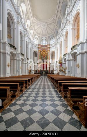 Dresdner Dom oder Dreifaltigkeitsdom, katholische Kirche am Königlichen Hof Sachsen, Mittelschiff und Decke, Dresden, Sachsen, Deutschland Stockfoto