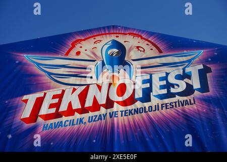 ISTANBUL, TURKIYE - 01. MAI 2023: Emblem des Teknofestes in Istanbul Stockfoto