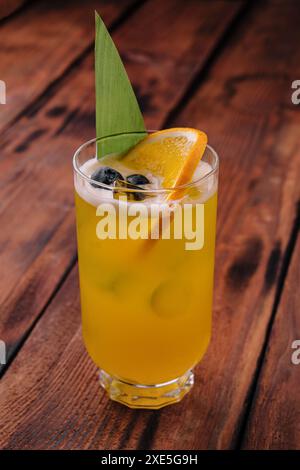 Mai Tai Cocktail mit Ananas und Rum Stockfoto