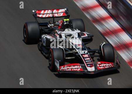 Monte-Carlo, Monaco. Mai 2024. Nico Hulkenberg (Deutschland) und das MoneyGram Haas F1 Team fahren während des dritten freien Trainings vor dem for auf die Strecke Stockfoto