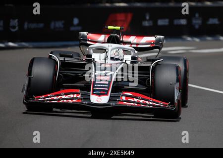 Monte-Carlo, Monaco. Mai 2024. Nico Hulkenberg (Deutschland) und das MoneyGram Haas F1 Team fahren während des dritten freien Trainings auf der Strecke. Stockfoto