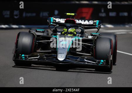 Monte-Carlo, Monaco. Mai 2024. Lewis Hamilton aus Großbritannien und das Mercedes AMG Petronas F1 Team fahren während des dritten freien Trainings auf der Strecke Stockfoto