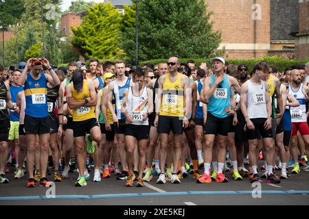 Leamington Spa Halbmarathon, Läufer am Start, Warwickshire, Großbritannien Stockfoto