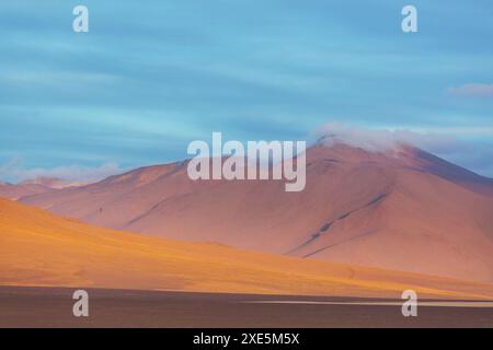 Desierto de Salvador DalÃ­ ist eine steinige Wüste inmitten des Eduardo Avaroa Andenfauna Nationalparks in Bolivien Stockfoto