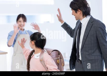 Die Familie winkt mit den Händen Stockfoto