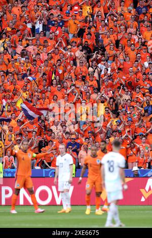 BERLIN, DEUTSCHLAND - 25. JUNI: Fans und Fans der Niederlande beim Spiel der Gruppe D - UEFA EURO 2024 zwischen den Niederlanden und Österreich im Olympiastadion am 25. Juni 2024 in Berlin. (Foto: Peter Lous/BSR Agency) Stockfoto