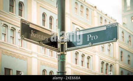 Wegweiser sind der direkte Weg zu vor- und Nachteilen Stockfoto