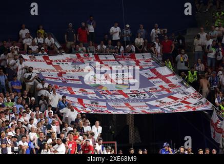 Köln, Deutschland. Juni 2024. England fliegt beim Spiel der UEFA-Europameisterschaft im Kölner Stadion. Der Bildnachweis sollte lauten: David Klein/Sportimage Credit: Sportimage Ltd/Alamy Live News Stockfoto