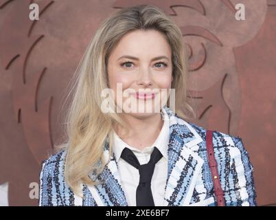 Gillian Jacobs kommt bei der Premiere der FX's THE BEAR Staffel 3 in Los Angeles, die am Dienstag im El Capitan Theatre in Hollywood, CA stattfindet. Juni 2024. (Foto: Sthanlee B. Mirador/SIPA USA) Stockfoto