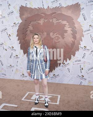 Los Angeles, USA. Juni 2024. Gillian Jacobs kommt bei der Premiere der FX's THE BEAR Staffel 3 in Los Angeles, die am Dienstag im El Capitan Theatre in Hollywood, CA stattfindet. Juni 2024. (Foto: Sthanlee B. Mirador/SIPA USA) Credit: SIPA USA/Alamy Live News Stockfoto