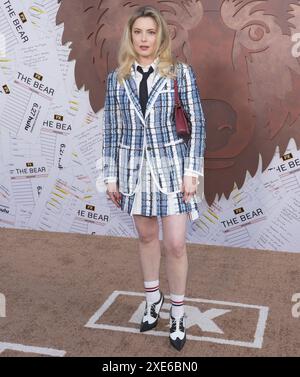 Los Angeles, USA. Juni 2024. Gillian Jacobs kommt bei der Premiere der FX's THE BEAR Staffel 3 in Los Angeles, die am Dienstag im El Capitan Theatre in Hollywood, CA stattfindet. Juni 2024. (Foto: Sthanlee B. Mirador/SIPA USA) Credit: SIPA USA/Alamy Live News Stockfoto