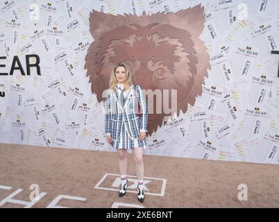 Los Angeles, USA. Juni 2024. Gillian Jacobs kommt bei der Premiere der FX's THE BEAR Staffel 3 in Los Angeles, die am Dienstag im El Capitan Theatre in Hollywood, CA stattfindet. Juni 2024. (Foto: Sthanlee B. Mirador/SIPA USA) Credit: SIPA USA/Alamy Live News Stockfoto