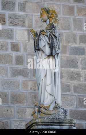 Escultura en memoria del primer centenario de la definicion de la inmaculada concepcion de la virgen Maria Stockfoto