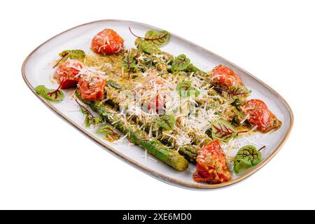 Gebackener Spargel mit Kirschtomaten Stockfoto